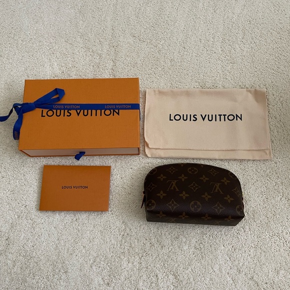 Louis Vuitton Cosmetic Pouch - Picture 9 of 11